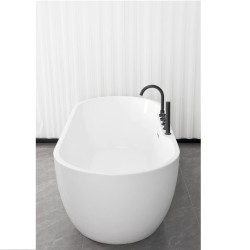 СВОБОДНОСТОЯЩА ВАНА ARUBA, В БЯЛО, С ВКЛЮЧЕНИ АКСЕСОАРИ В ЧЕРНО G9041